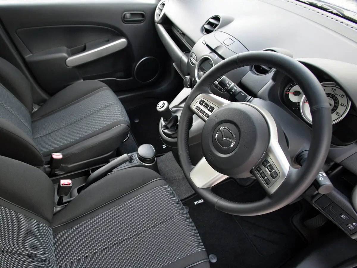 Mazda 2 II (DE) Хэтчбек 5 дв. — photo 8