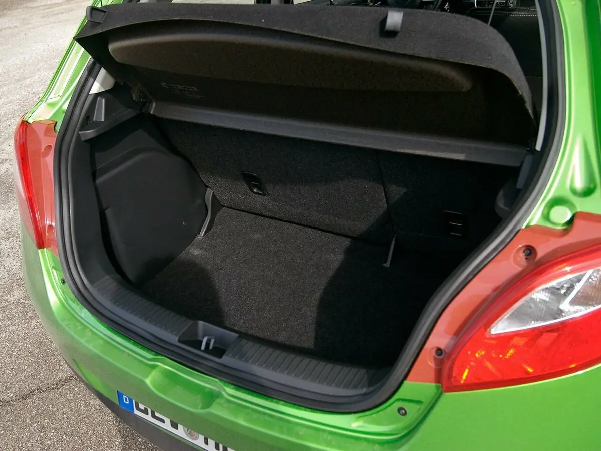Mazda 2 II (DE) Хэтчбек 5 дв. — photo 15