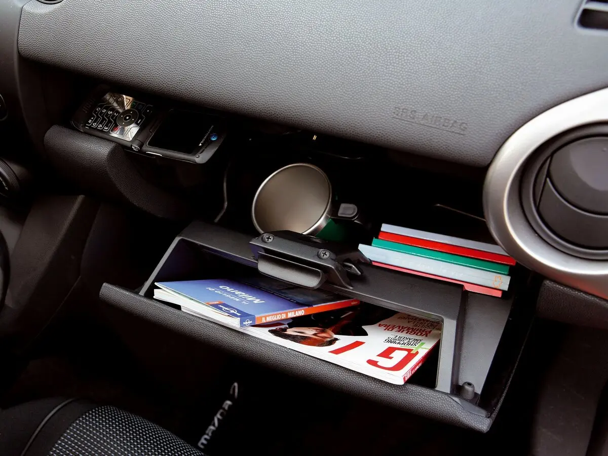Mazda 2 II (DE) Хэтчбек 5 дв. — photo 18