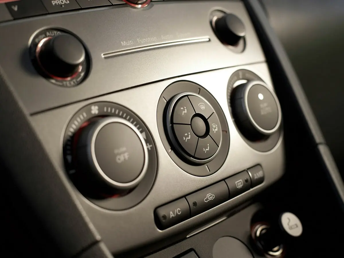 Mazda 3 I (BK) Рестайлинг Хэтчбек 5 дв. — фото 13