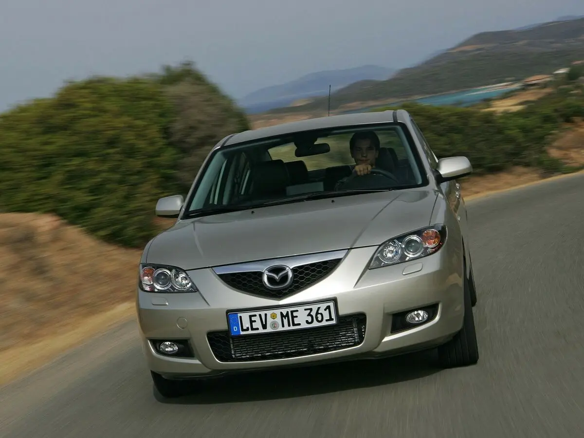 Mazda 3 I (BK) Рестайлинг Седан — фото 3