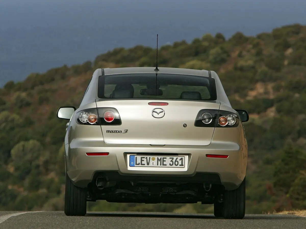 Mazda 3 I (BK) Рестайлинг Седан — фото 4
