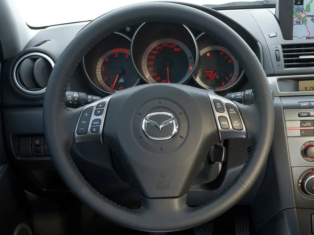 Mazda 3 I (BK) Рестайлинг Седан — фото 9