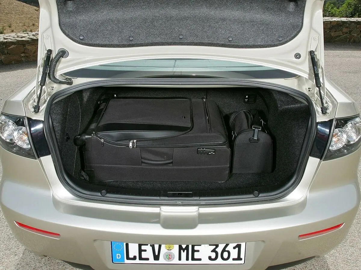 Mazda 3 I (BK) Рестайлинг Седан — фото 11