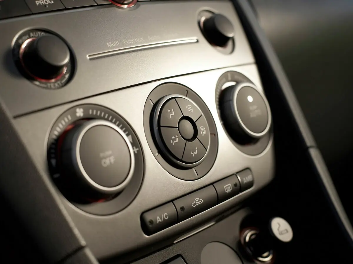 Mazda 3 I (BK) Рестайлинг Седан — фото 13