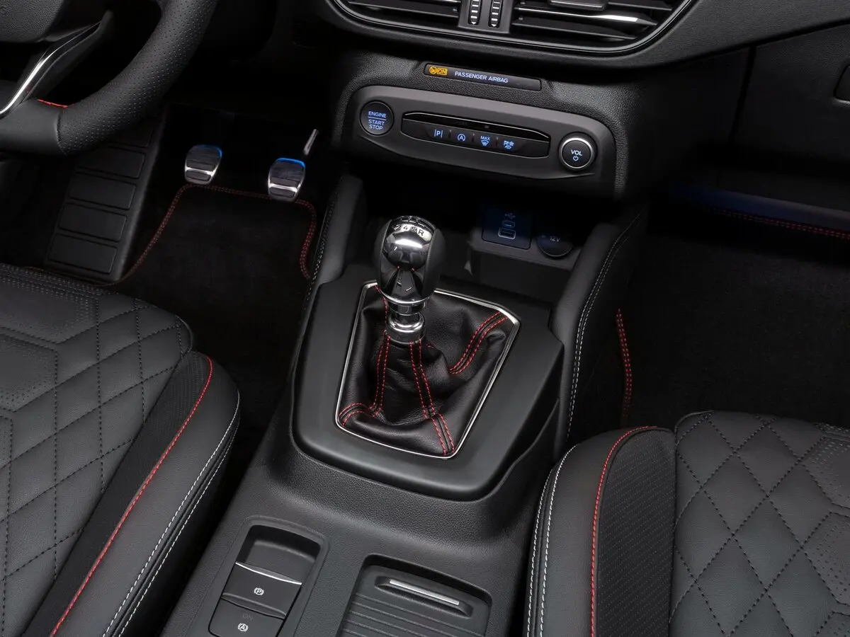 Ford Focus IV Рестайлинг Хэтчбек 5 дв. — фото 9