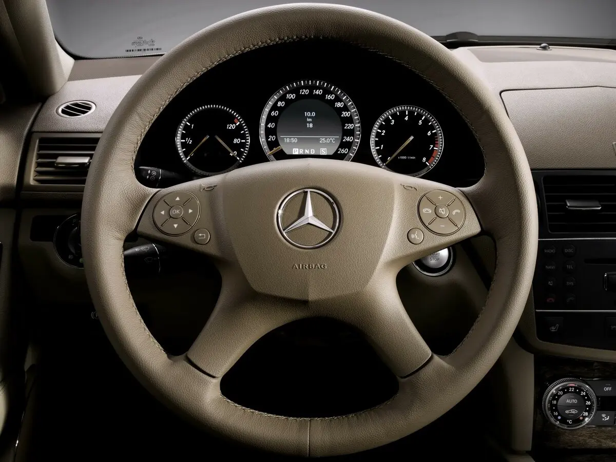 Mercedes-Benz C-Класс III (W204) Седан — сүрөт 10
