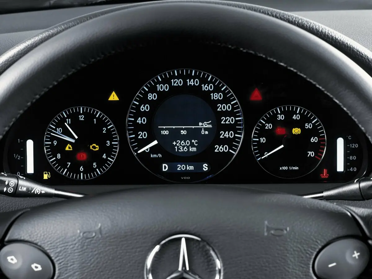 Mercedes-Benz CLK-Класс II (W209) Рестайлинг Кабриолет — сүрөт 9