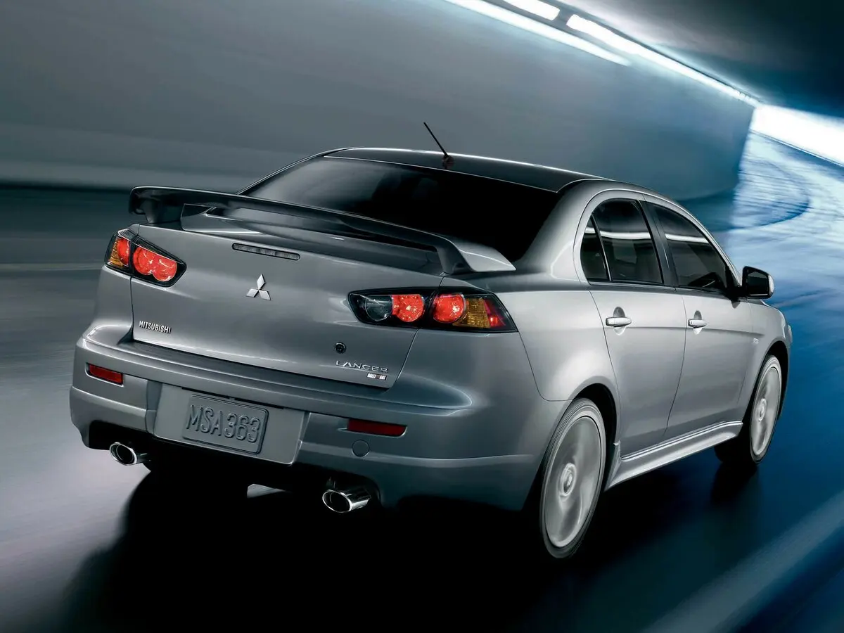 Mitsubishi Lancer X Рестайлинг Седан — фото 4