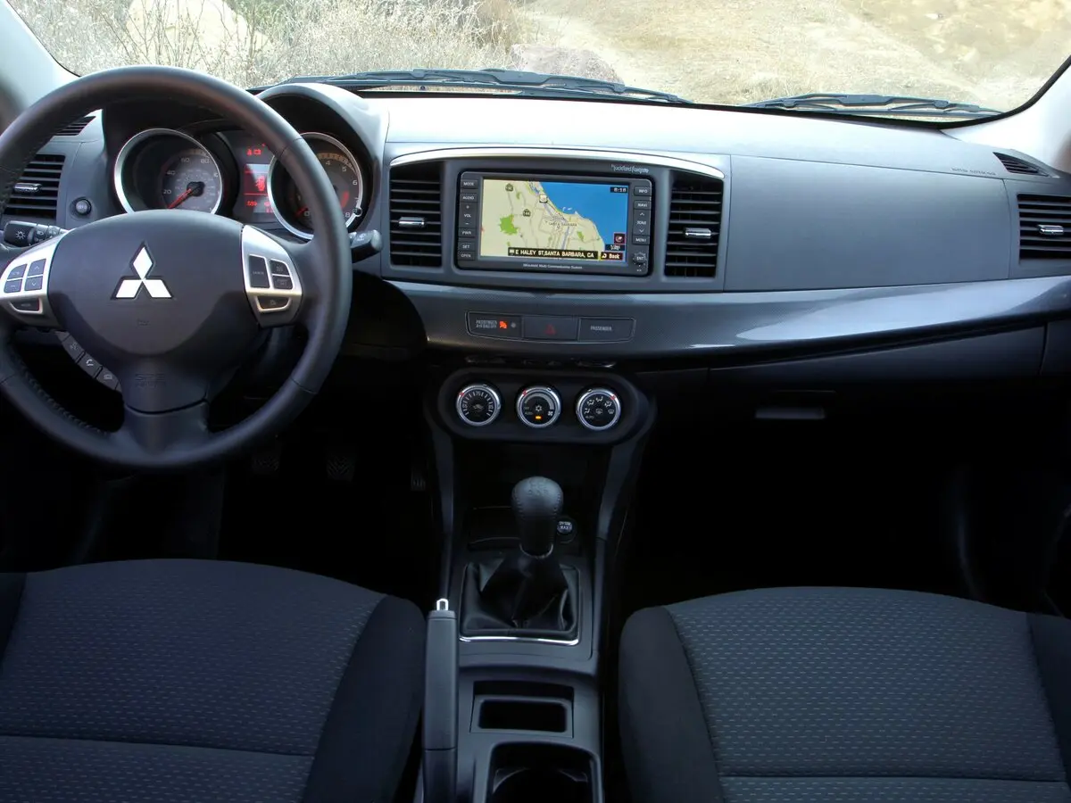 Mitsubishi Lancer X Рестайлинг Седан — фото 5