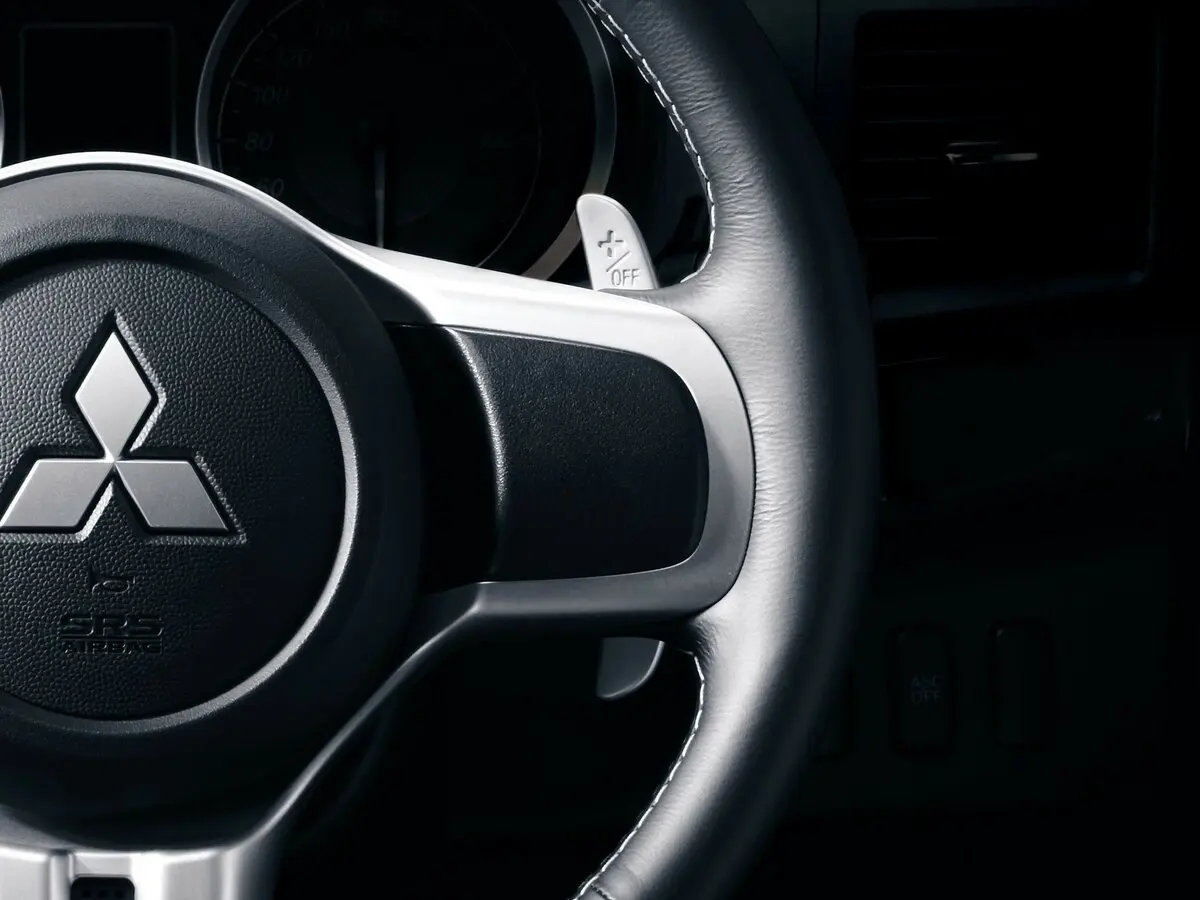 Mitsubishi Lancer X Рестайлинг Седан — фото 9