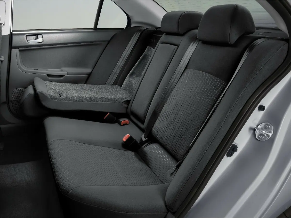 Mitsubishi Lancer X Рестайлинг Седан — фото 10