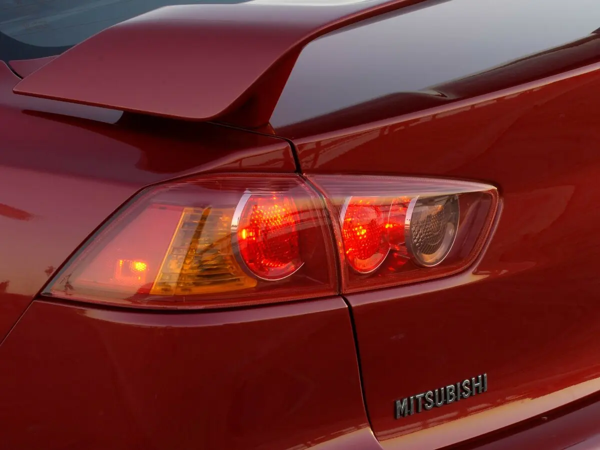 Mitsubishi Lancer X Рестайлинг Седан — фото 13