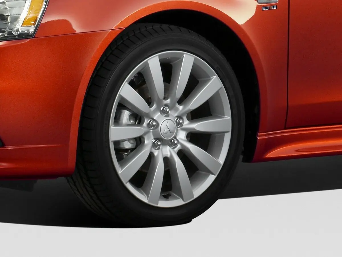 Mitsubishi Lancer X Рестайлинг Седан — фото 16