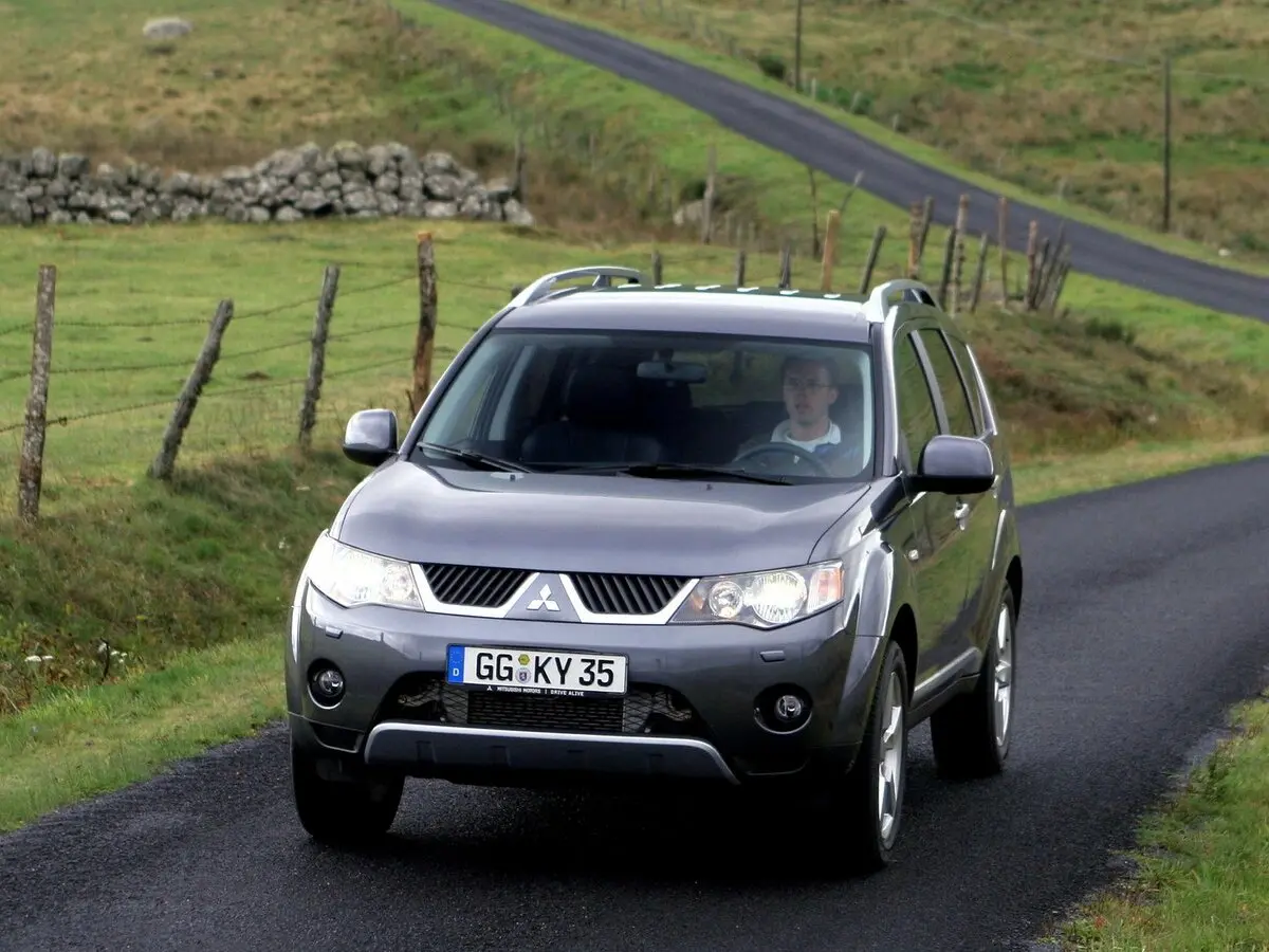 Mitsubishi Outlander II Внедорожник 5 дв. — сүрөт 3