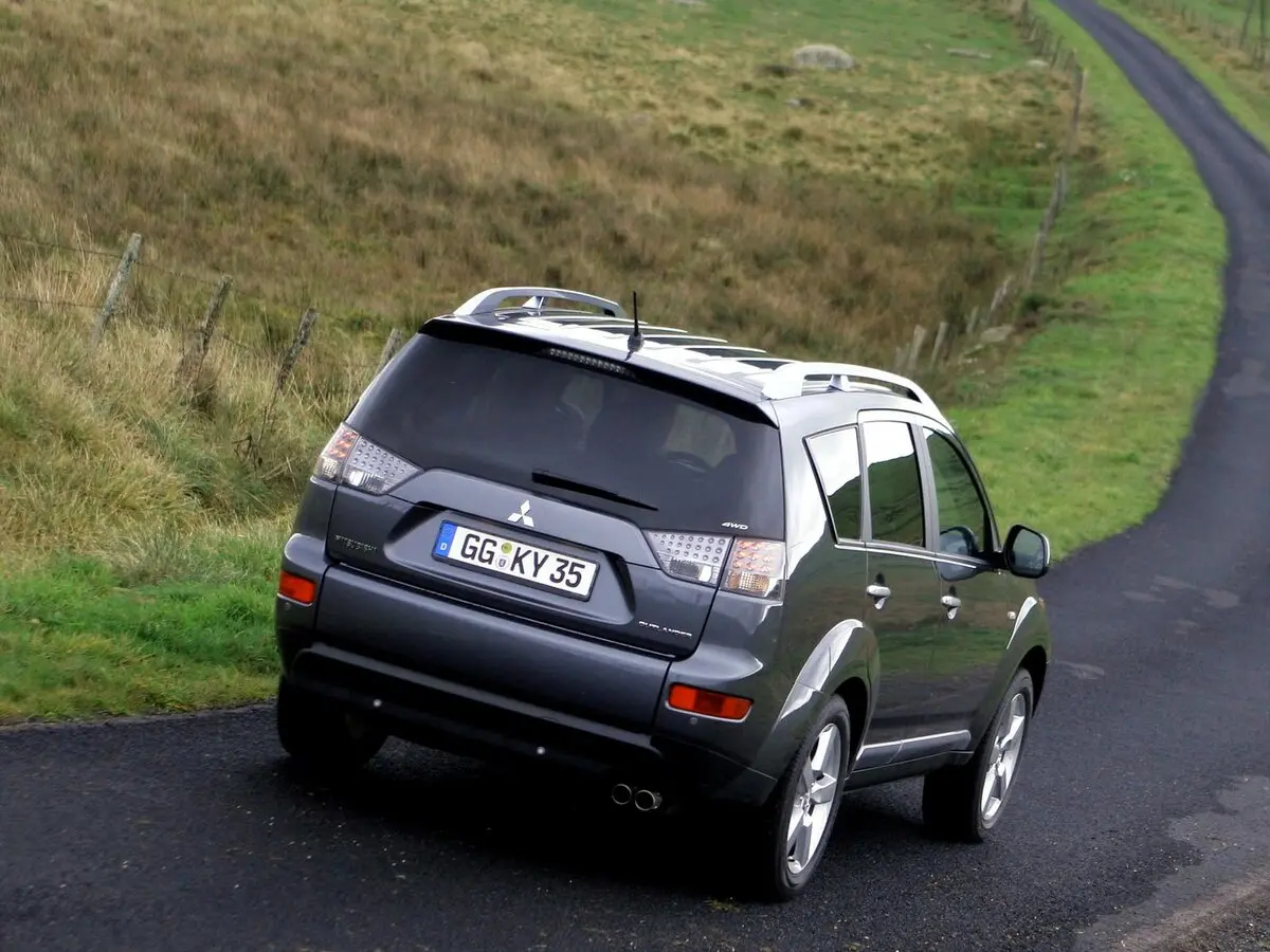 Mitsubishi Outlander II Внедорожник 5 дв. — сүрөт 4