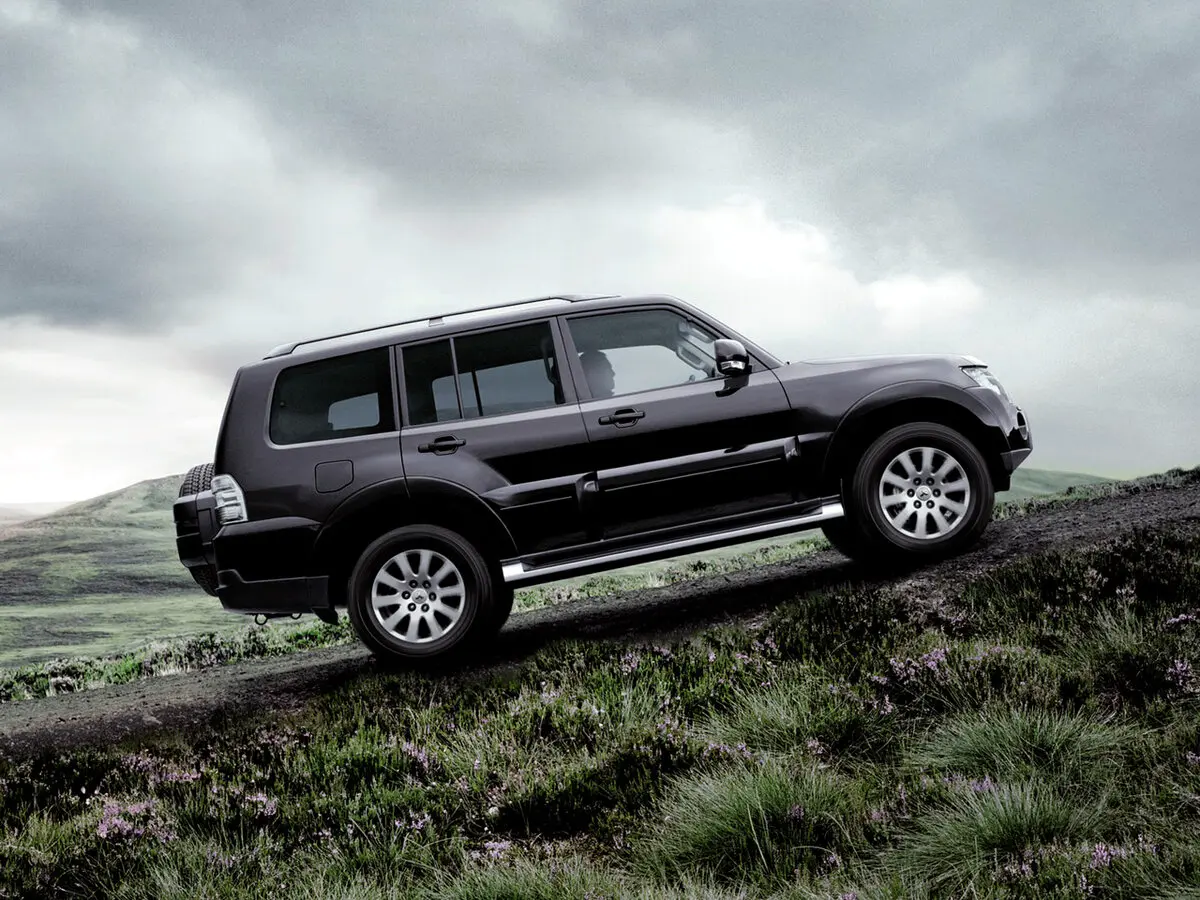 Mitsubishi Pajero IV Внедорожник 5 дв. — photo 2