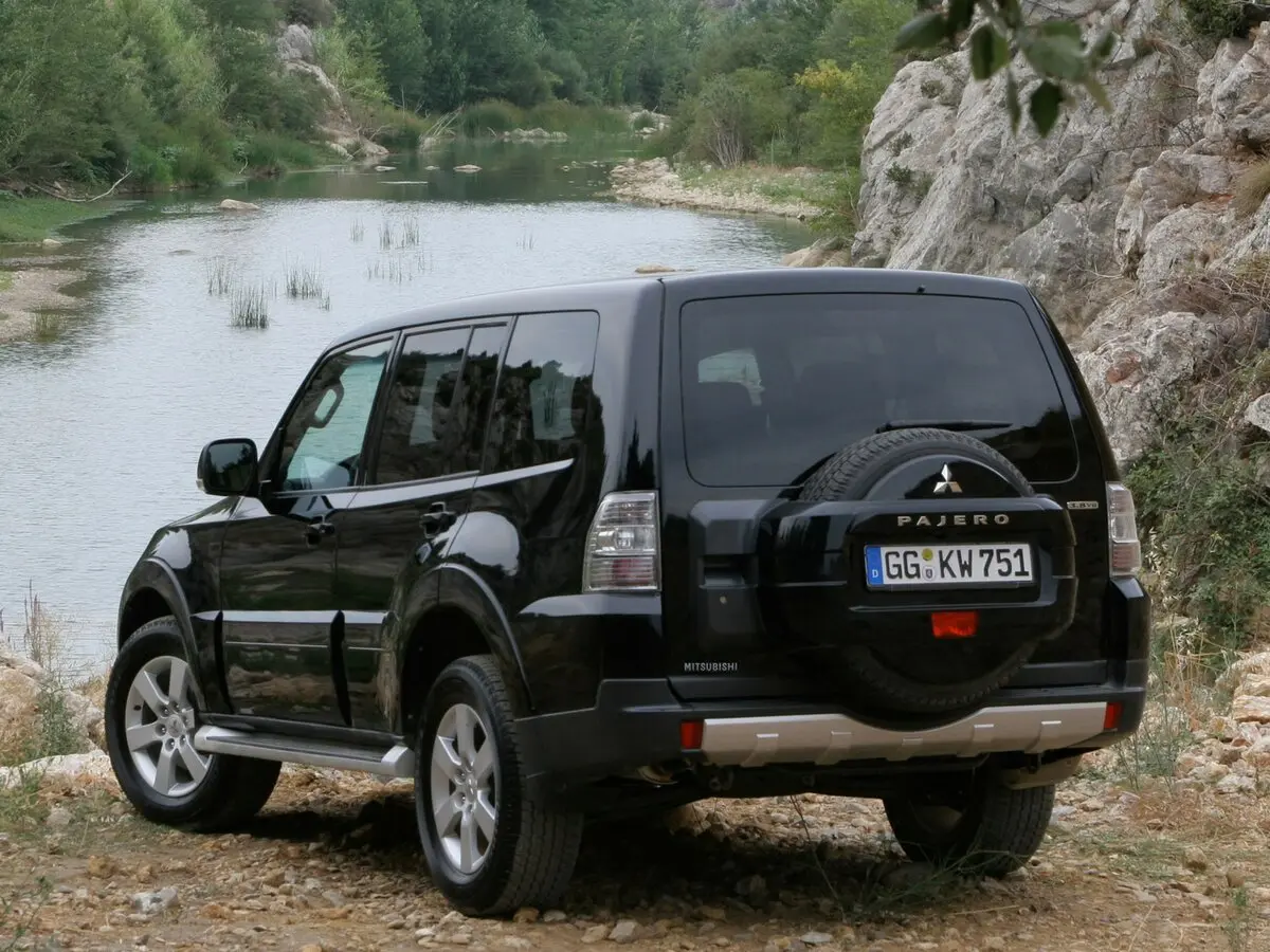 Mitsubishi Pajero IV Внедорожник 5 дв. — photo 4