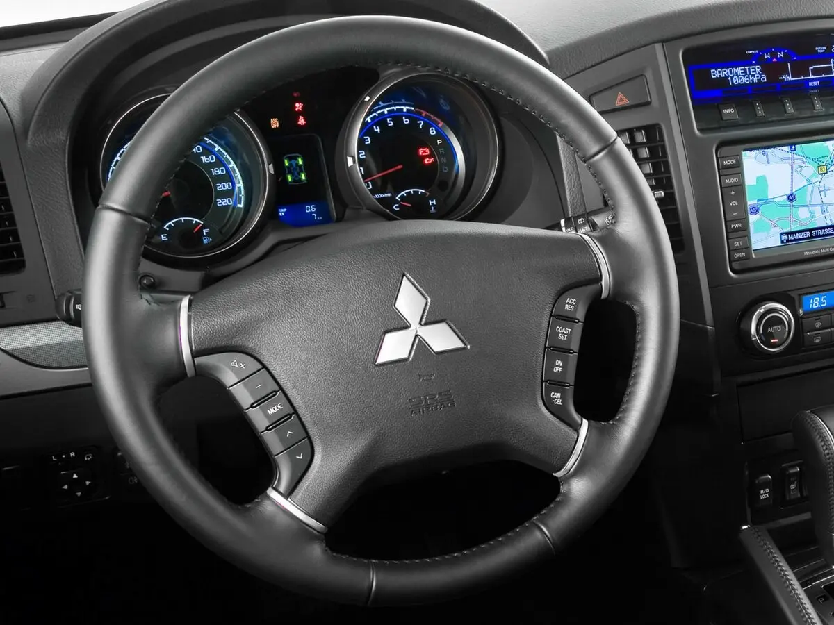 Mitsubishi Pajero IV Внедорожник 5 дв. — photo 10