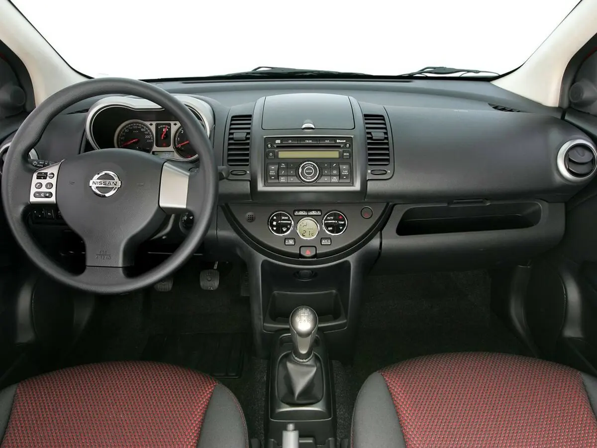 Nissan Note I Хэтчбек 5 дв. — фото 5