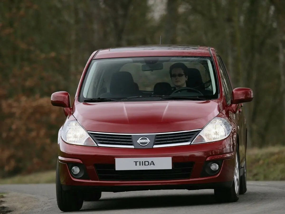 Nissan Tiida I Рестайлинг Хэтчбек 5 дв. — сүрөт 3