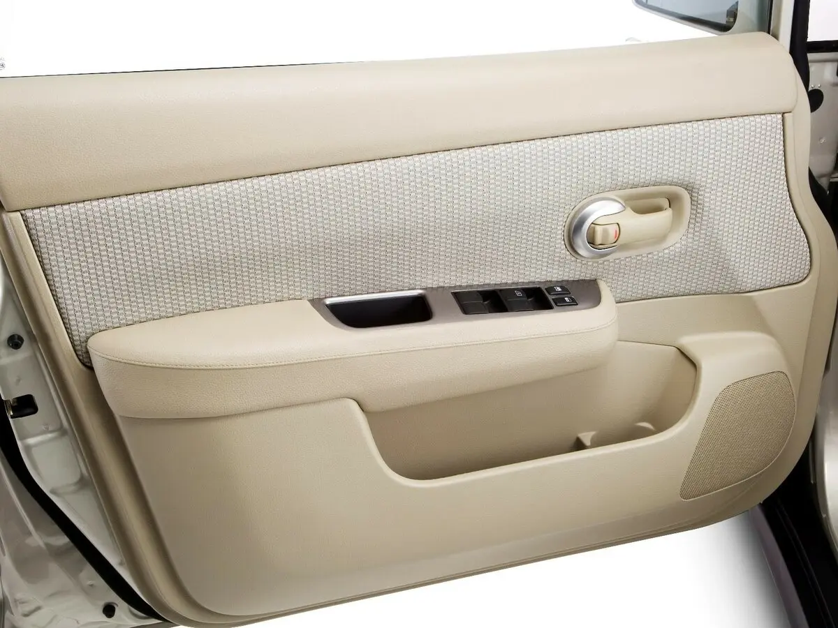 Nissan Tiida I Рестайлинг Хэтчбек 5 дв. — сүрөт 12