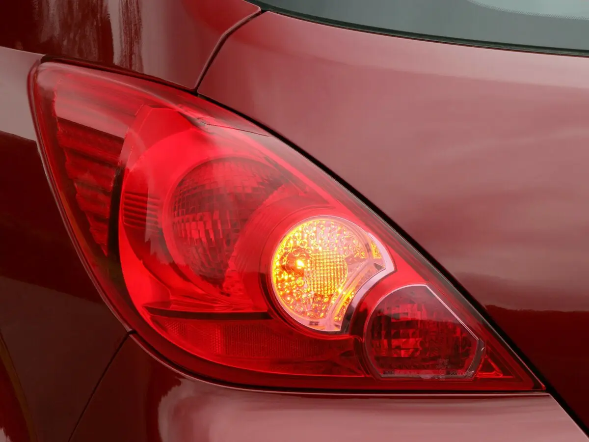 Nissan Tiida I Рестайлинг Хэтчбек 5 дв. — сүрөт 15