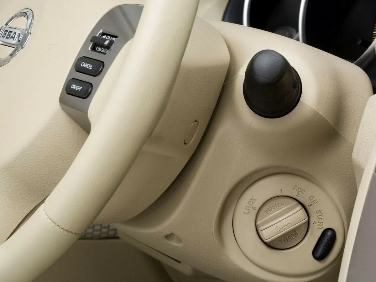 Nissan Tiida I Рестайлинг Хэтчбек 5 дв. — сүрөт 17