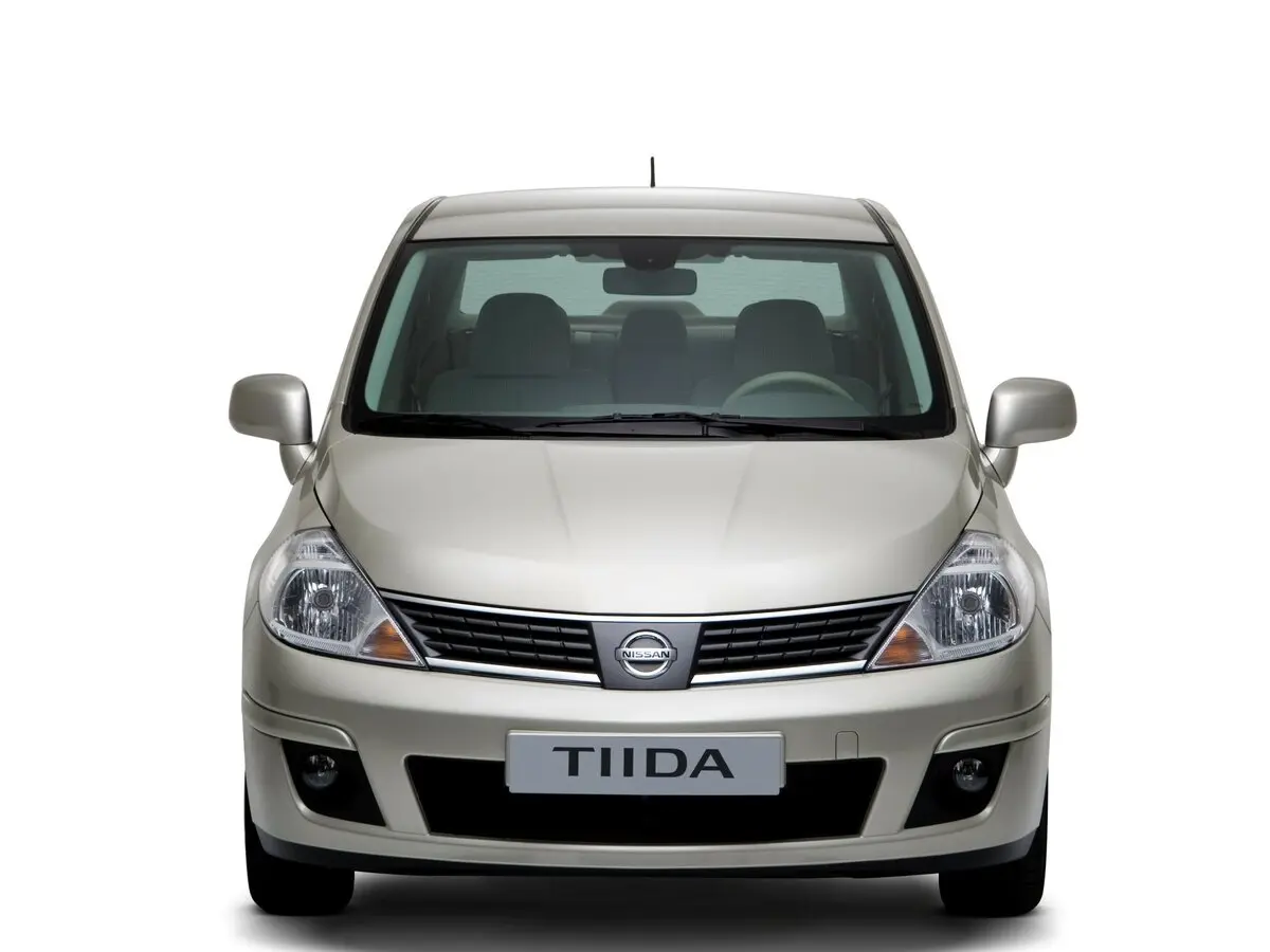 Nissan Tiida I Рестайлинг Седан — 照片 3