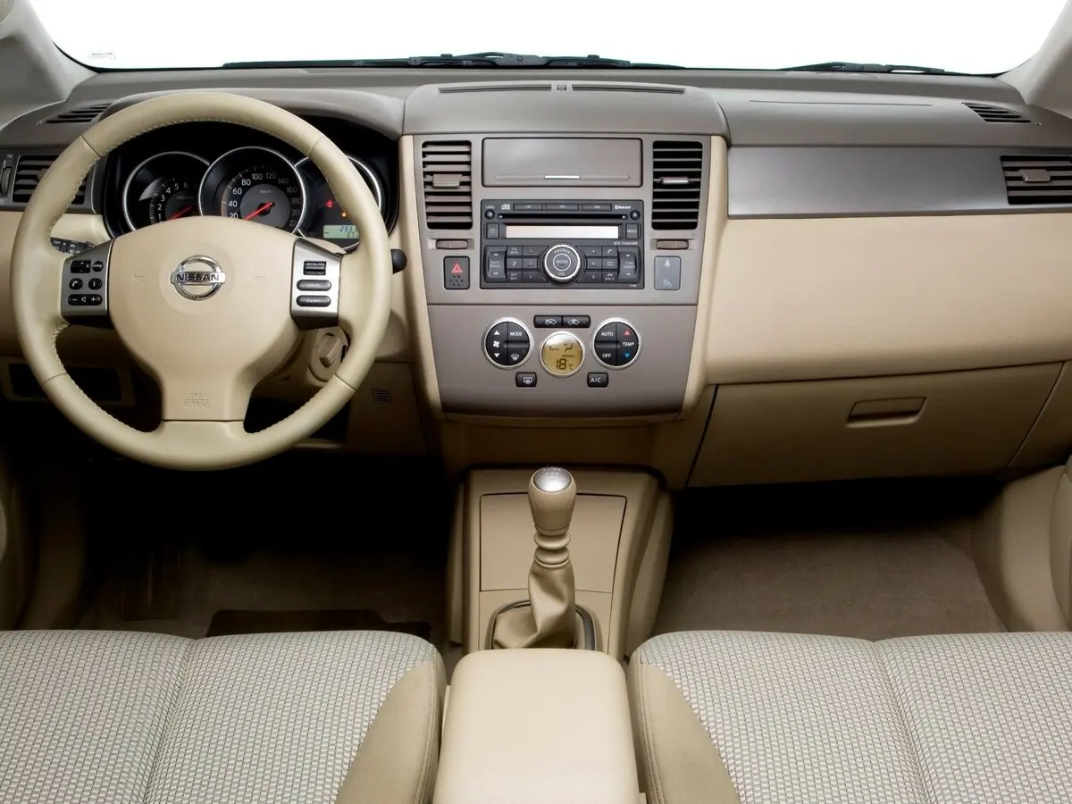 Nissan Tiida I Рестайлинг Седан — 照片 5