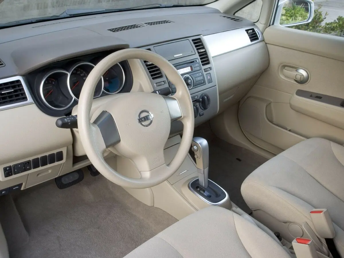 Nissan Tiida I Рестайлинг Седан — 照片 7