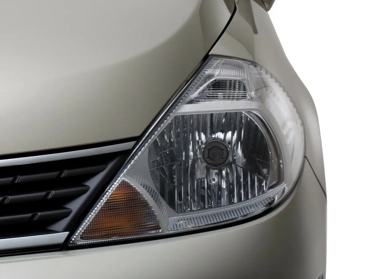 Nissan Tiida I Рестайлинг Седан — 照片 13