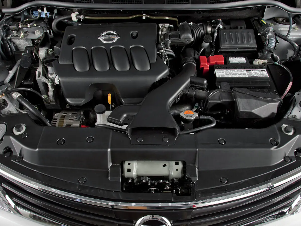Nissan Tiida I Рестайлинг Седан — 照片 15