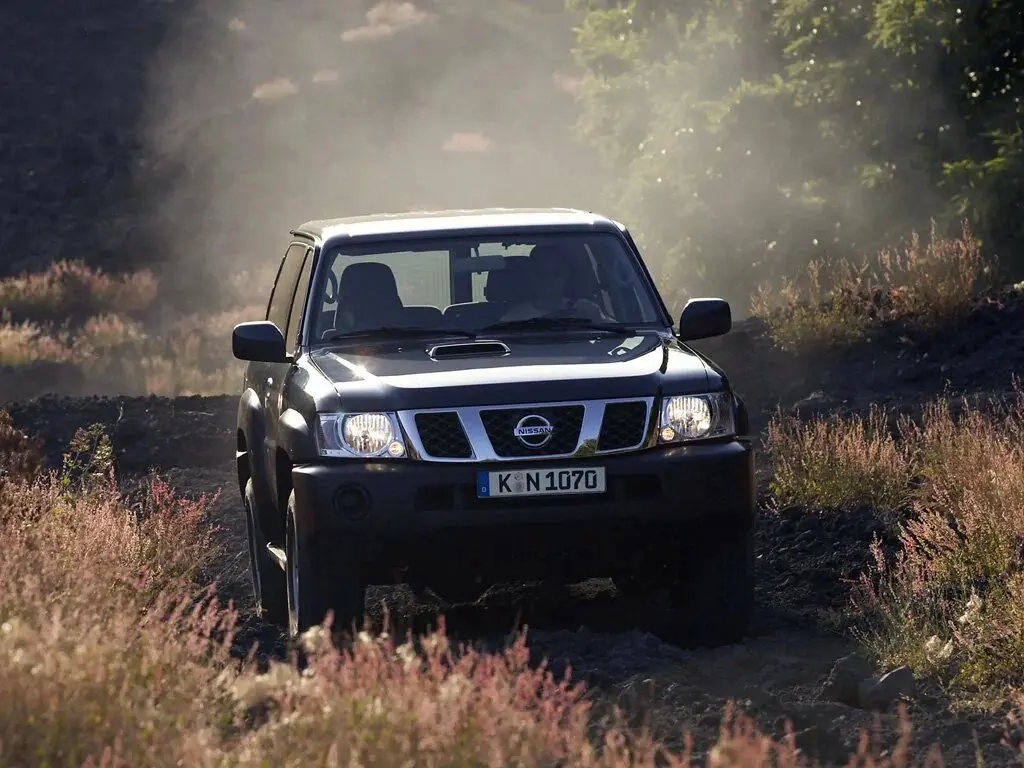 Nissan Patrol V (Y61) Рестайлинг Внедорожник 3 дв. — сүрөт 2
