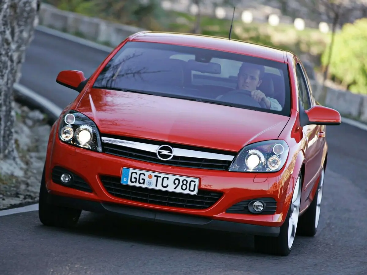 Opel Astra H Рестайлинг Хэтчбек 3 дв. GTC — фото 3