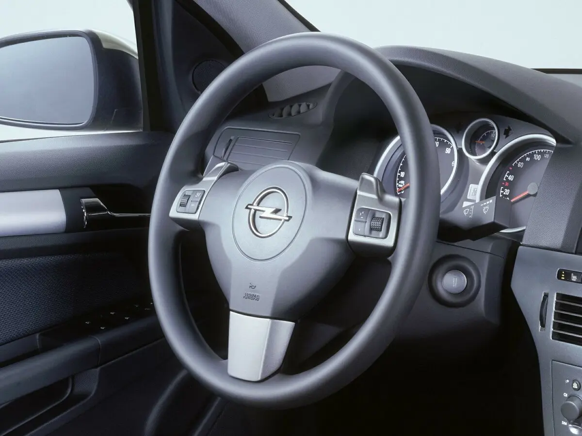 Opel Astra H Рестайлинг Хэтчбек 3 дв. GTC — фото 8
