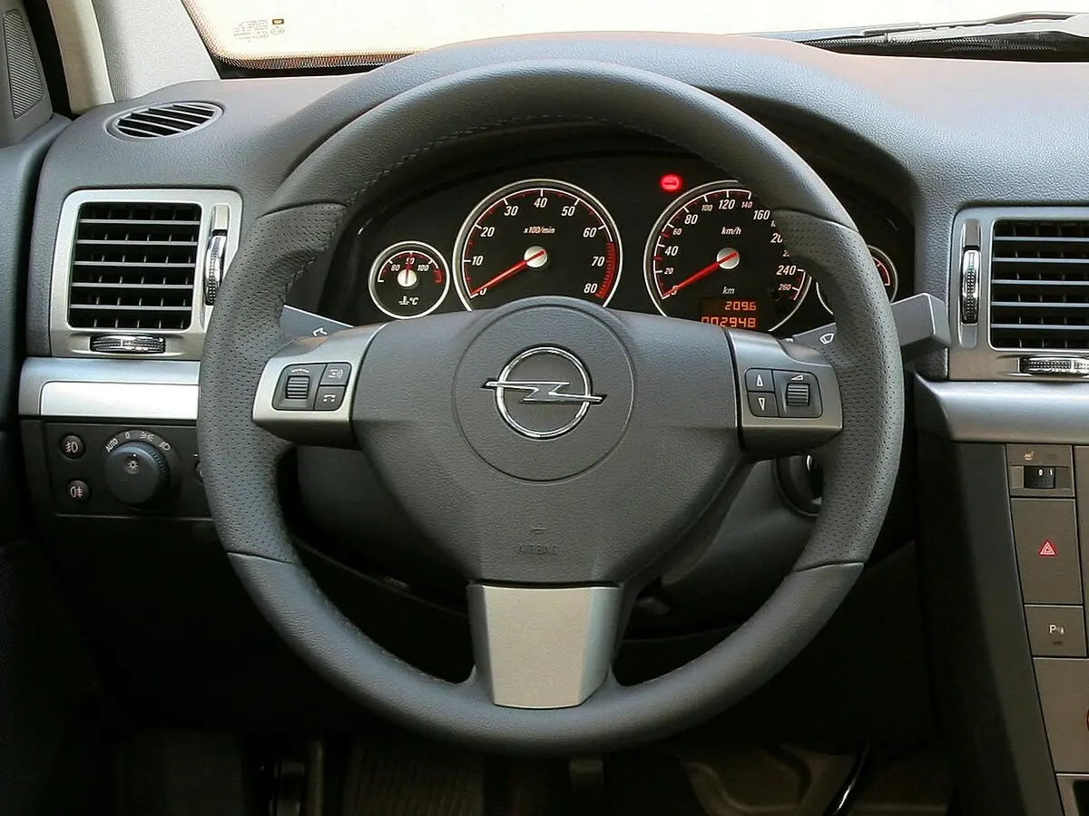 Opel Vectra C Рестайлинг Лифтбек — фото 8