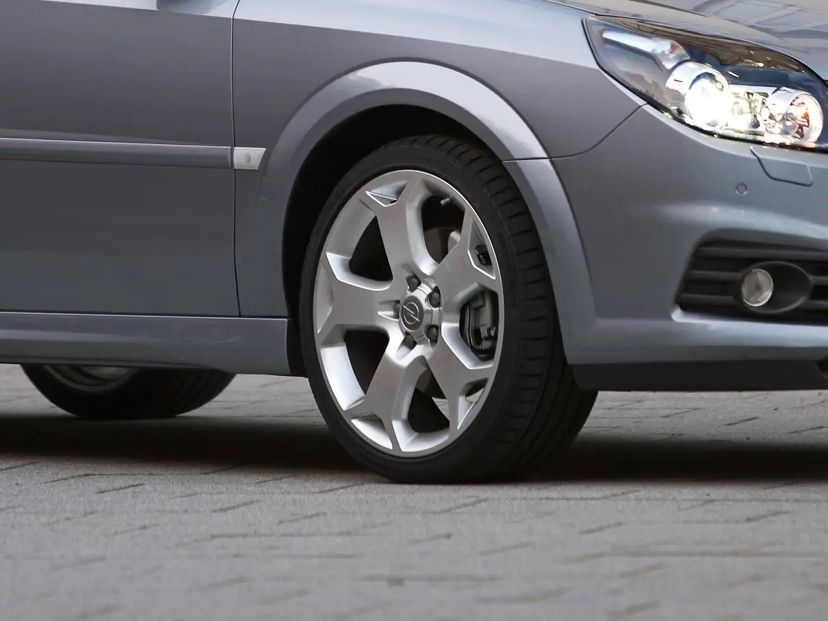 Opel Vectra C Рестайлинг Лифтбек — фото 12