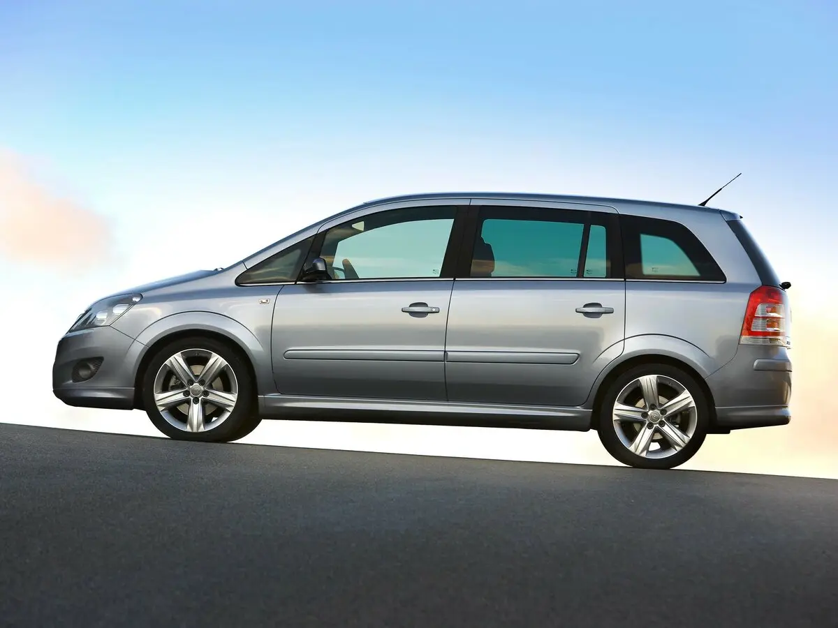 Opel Zafira B Рестайлинг Компактвэн — фото 2