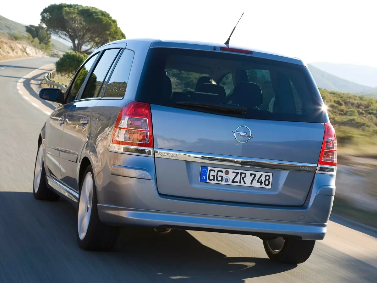 Opel Zafira B Рестайлинг Компактвэн — фото 4