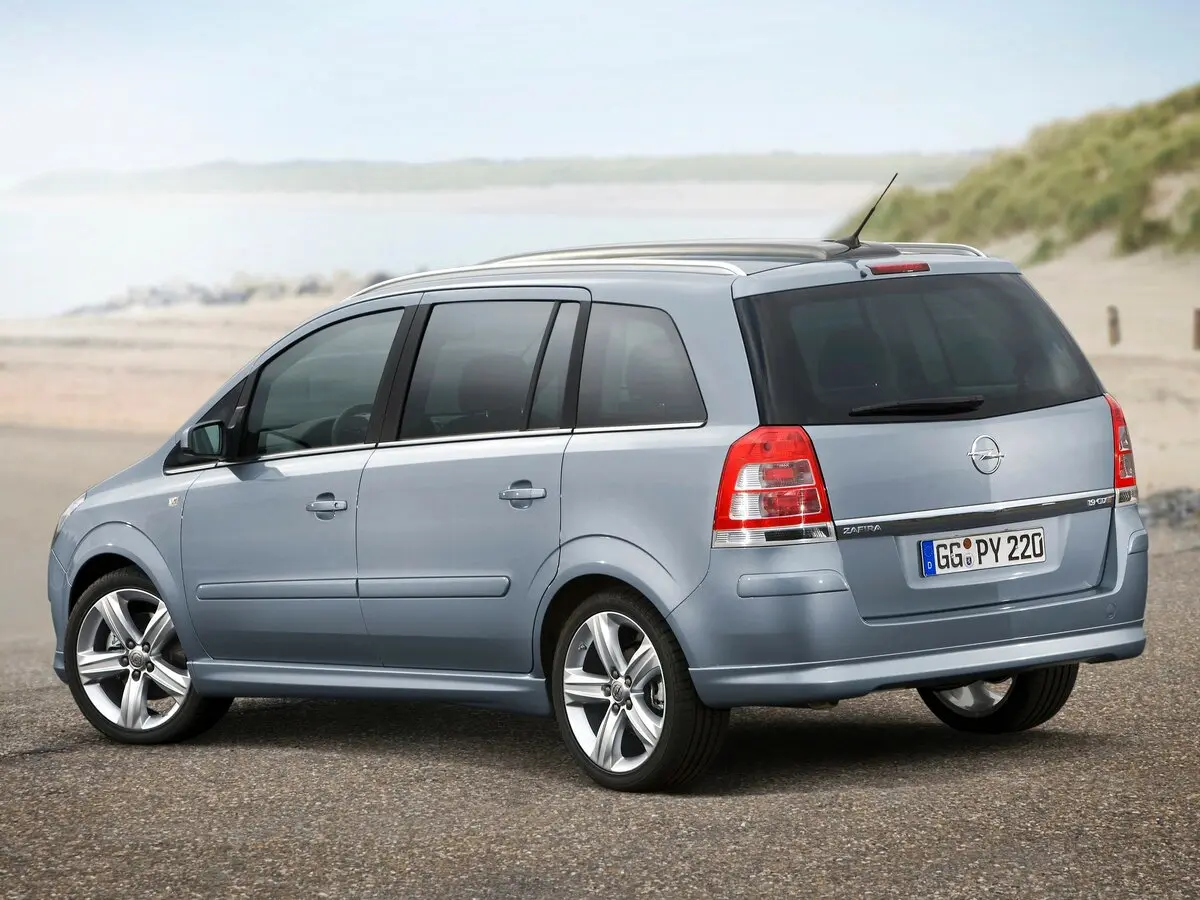 Opel Zafira B Рестайлинг Компактвэн — фото 5
