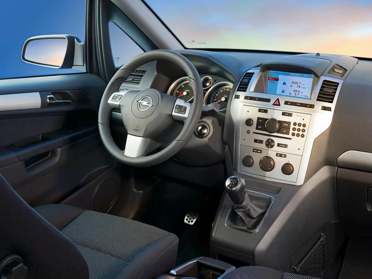 Opel Zafira B Рестайлинг Компактвэн — фото 7