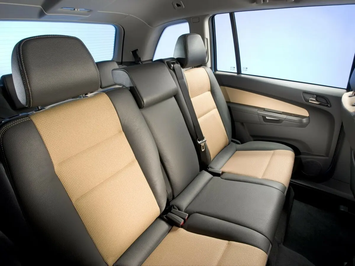 Opel Zafira B Рестайлинг Компактвэн — фото 10