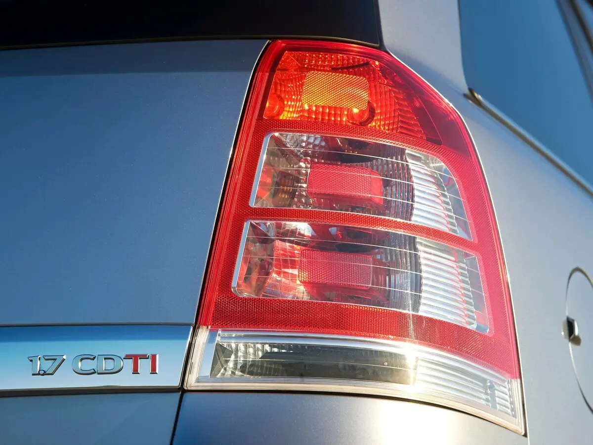 Opel Zafira B Рестайлинг Компактвэн — фото 14