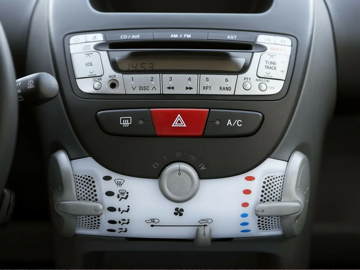 Peugeot 107 I Хэтчбек 5 дв. — сүрөт 10