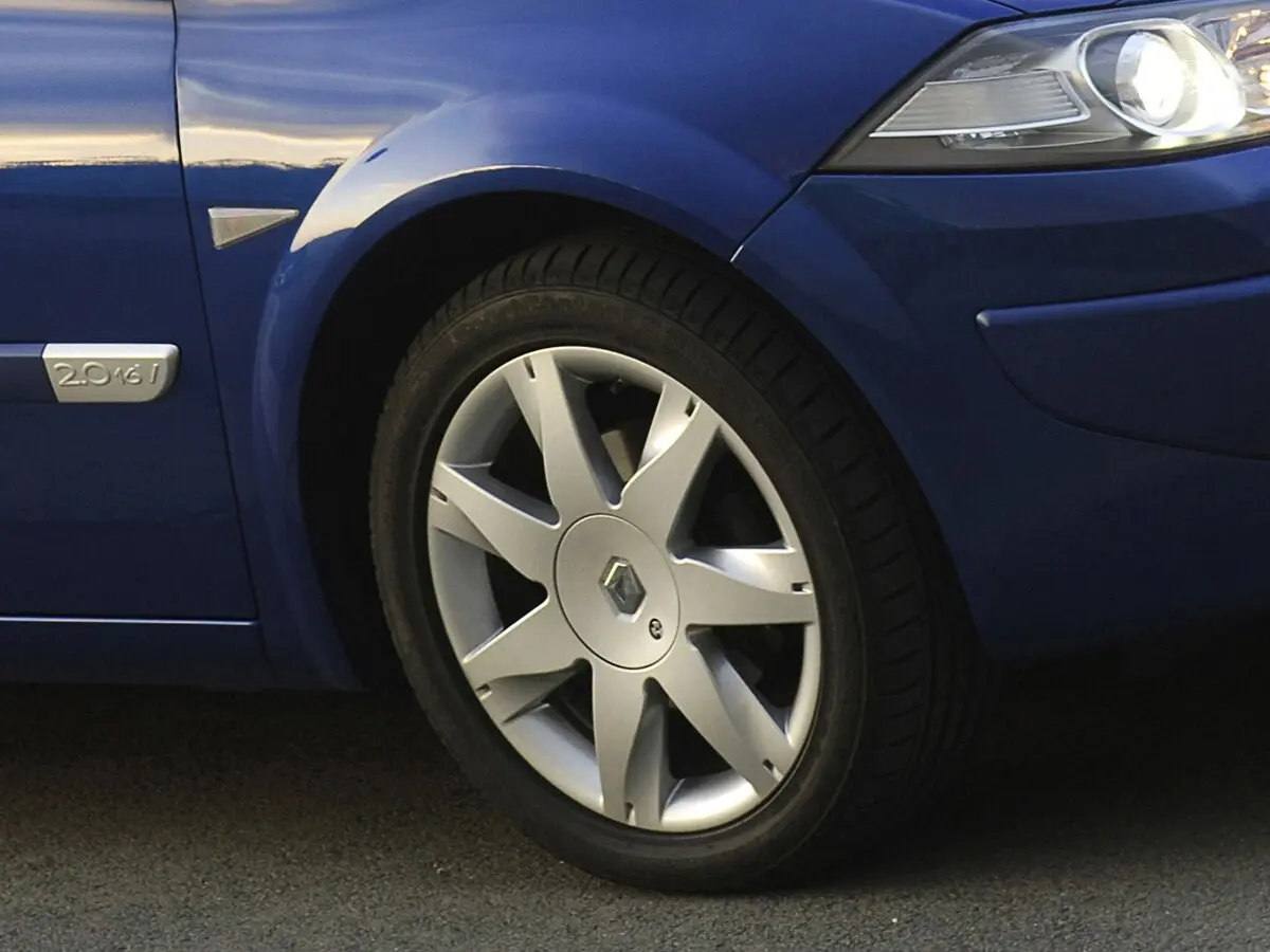 Renault Megane II Рестайлинг Хэтчбек 3 дв. — сүрөт 9