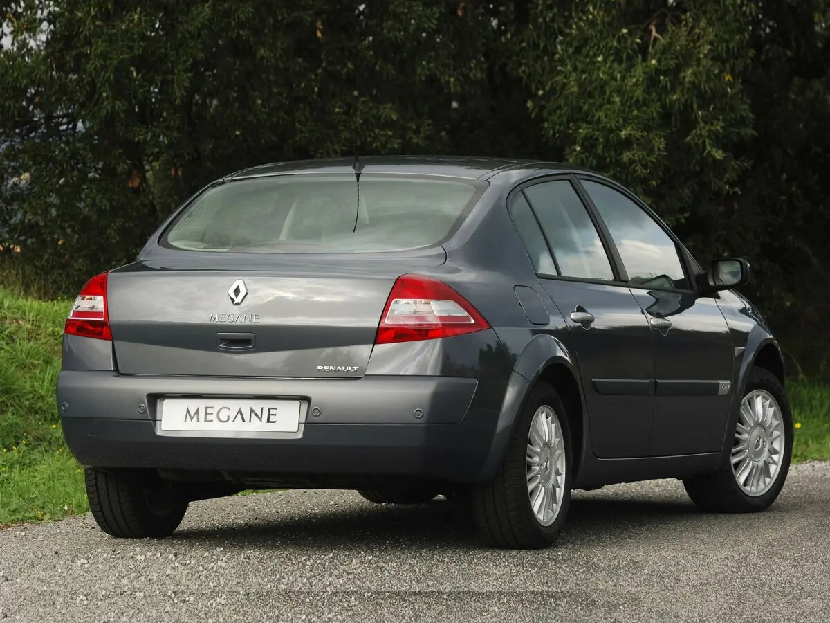 Renault Megane II Рестайлинг Седан — 照片 3