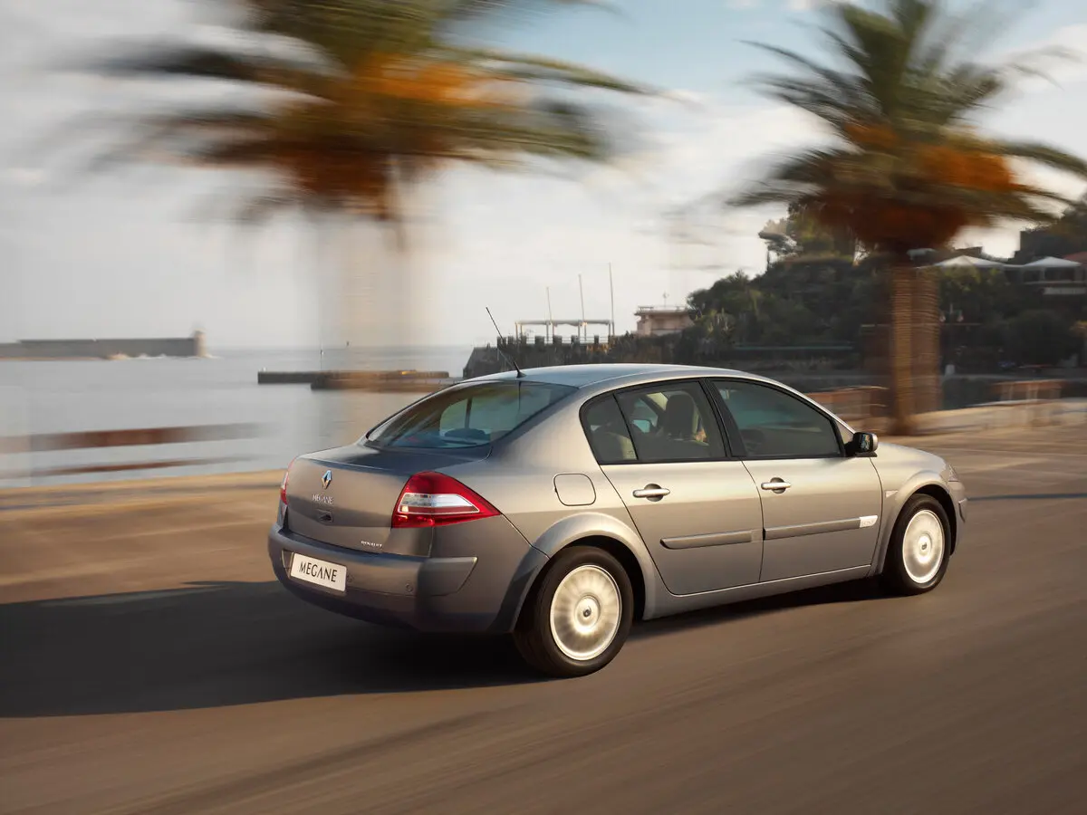 Renault Megane II Рестайлинг Седан — 照片 4