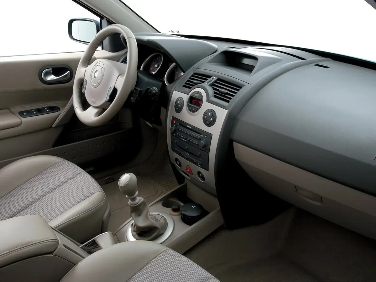Renault Megane II Рестайлинг Седан — 照片 5