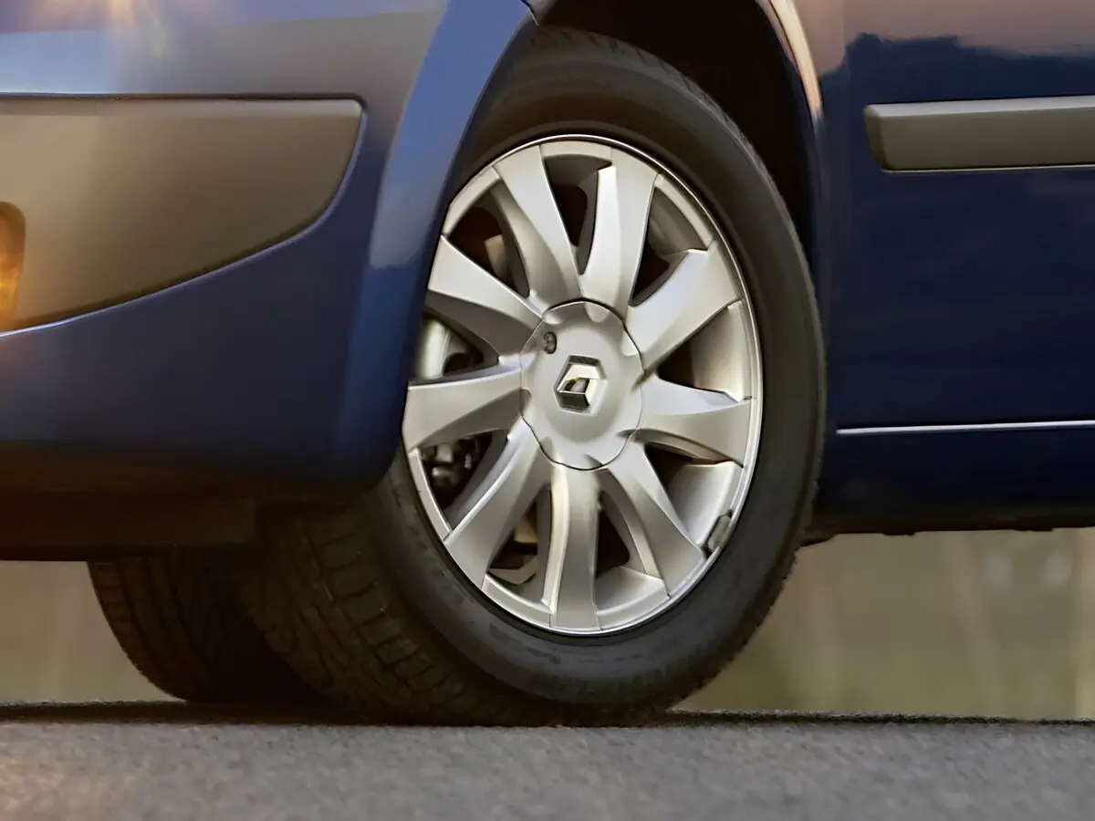 Renault Megane II Рестайлинг Седан — 照片 9